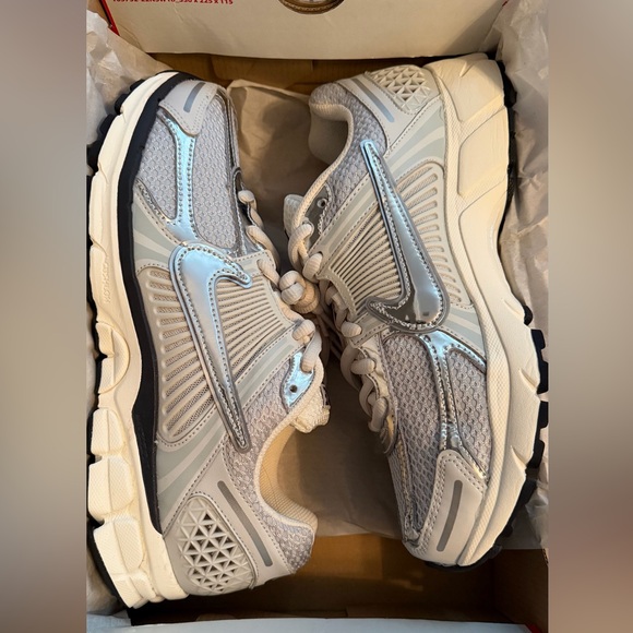 Nike 2023 Air Zoom Vomero 5 - Picture 7 of 16